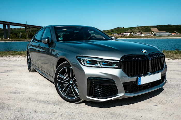 Серый BMW